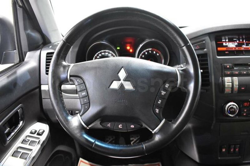 Mitsubishi Montero 2012 — photo 8