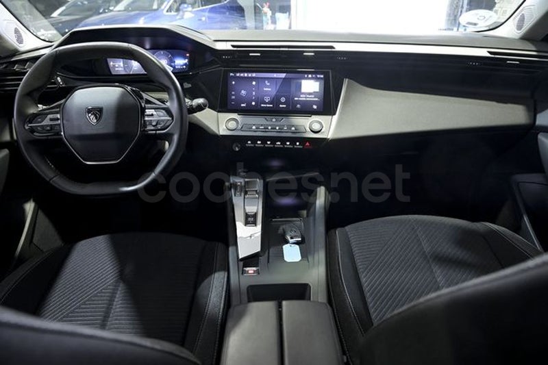 Peugeot 308 2022 — photo 8