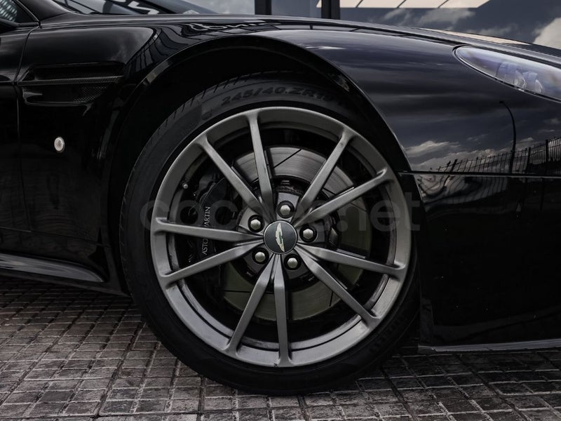 Aston Martin Vantage 2017 — photo 2