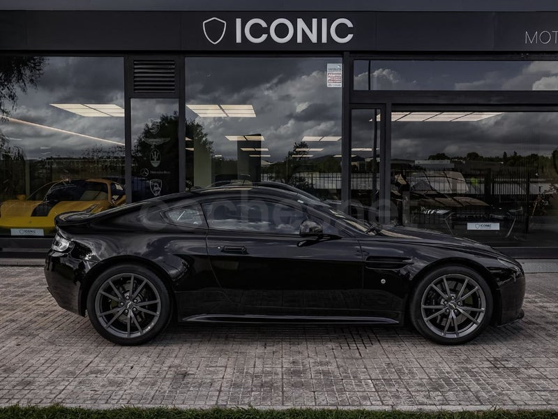 Aston Martin Vantage 2017 — photo 6