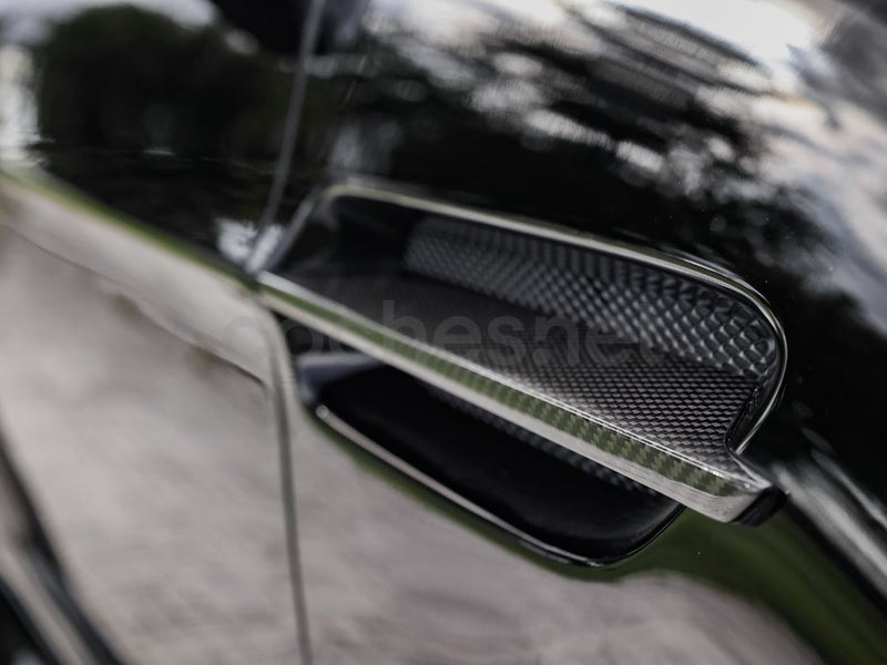 Aston Martin Vantage 2017 — photo 8