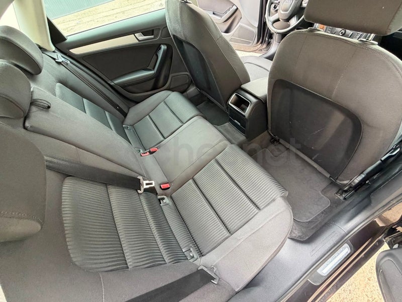 Audi A4 2009 — photo 2