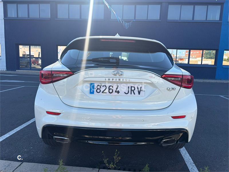 Infiniti Q30 2016