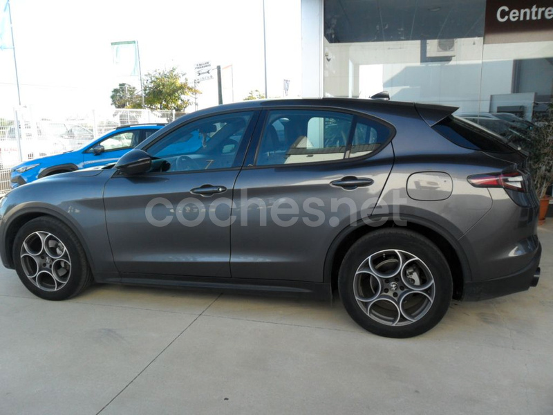Alfa Romeo Stelvio 2023 — photo 3