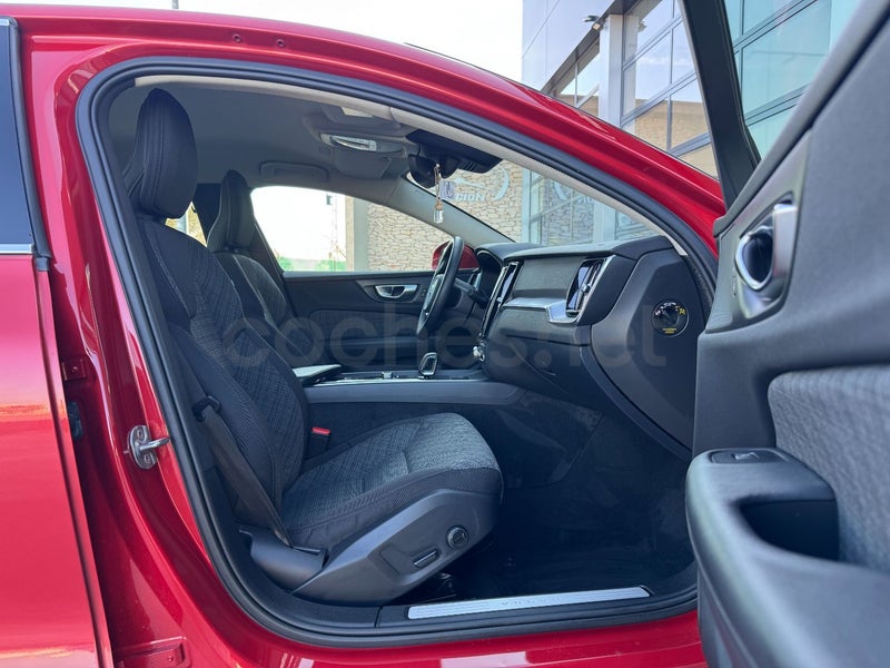 Volvo S60 2023 — photo 8