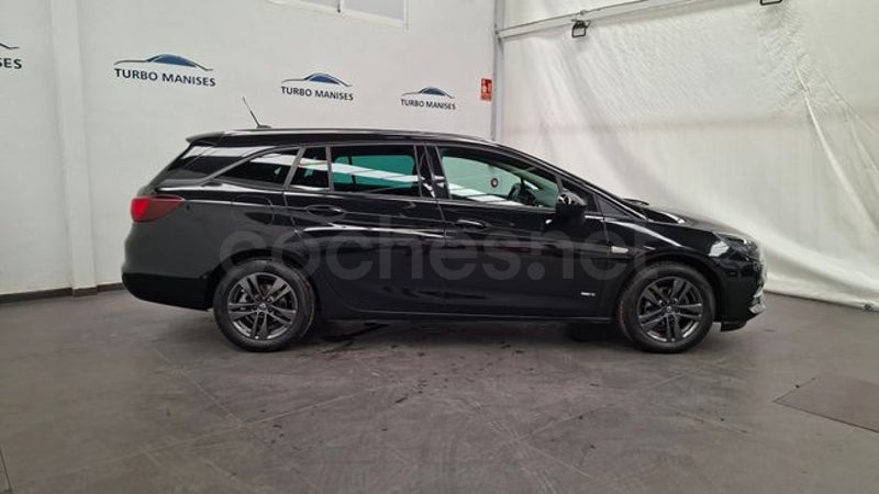 Opel Astra 2022 — photo 2