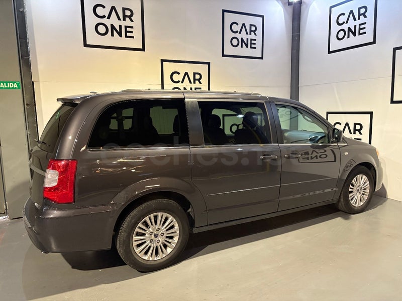 Lancia Voyager 2015 — photo 5