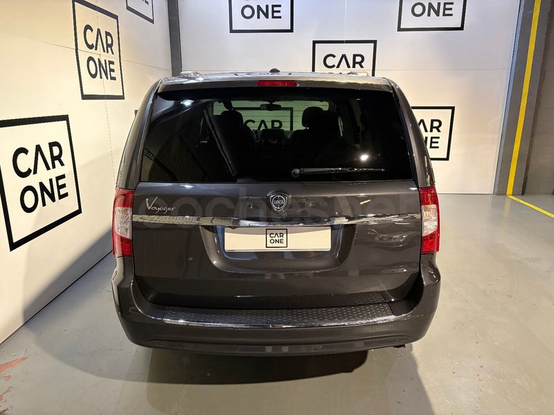 Lancia Voyager 2015 — photo 6