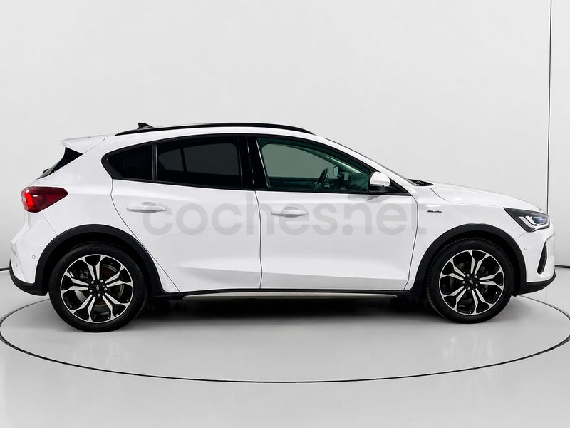 Ford Focus 2022 — photo 2