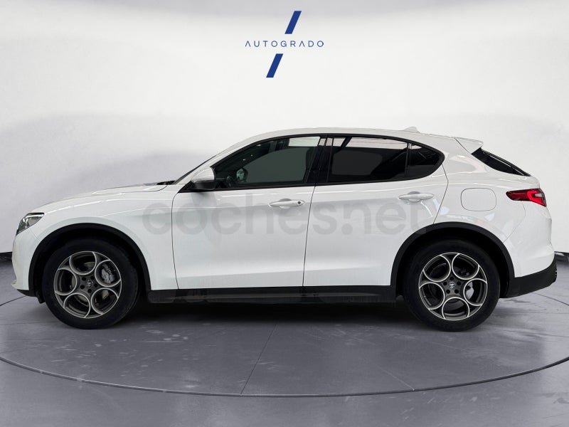 Alfa Romeo Stelvio 2022 — photo 2