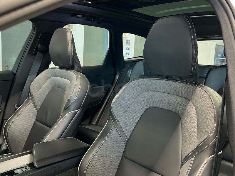 Volvo Xc60 2023 — photo 8