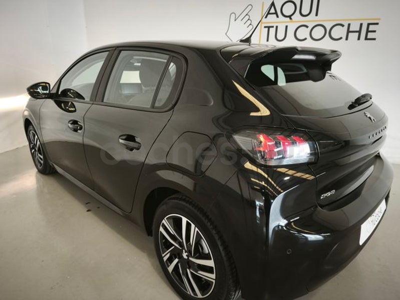 Peugeot 208 2023 — photo 8