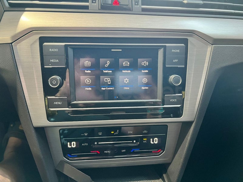Volkswagen Passat 2021 — photo 5