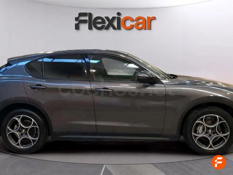 Alfa Romeo Stelvio 2022 — photo 3
