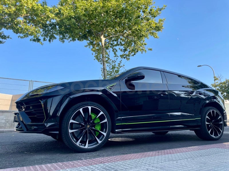 Lamborghini Urus 2023 — photo 2