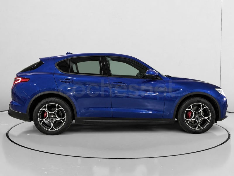 Alfa Romeo Stelvio 2022 — photo 2