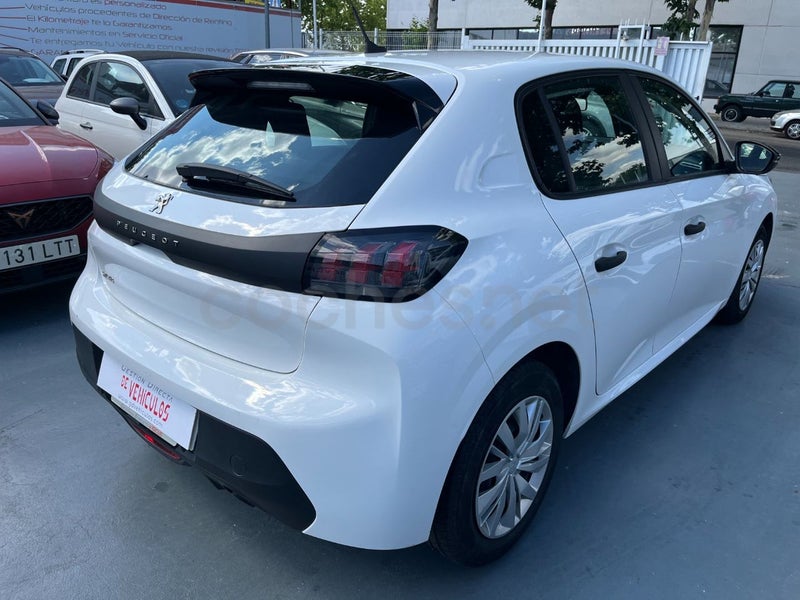 Peugeot 208 2022 — photo 2