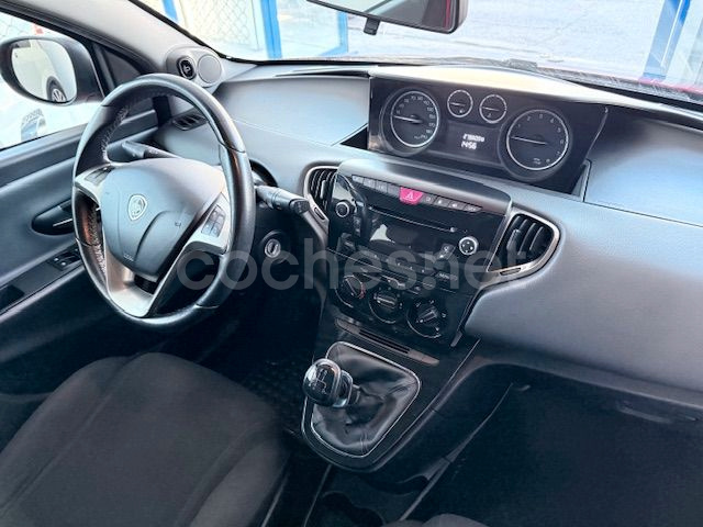 Lancia Ypsilon 2014 — photo 8