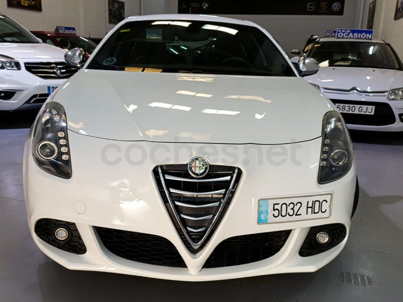 Alfa Romeo Giulietta 2011 — photo 2