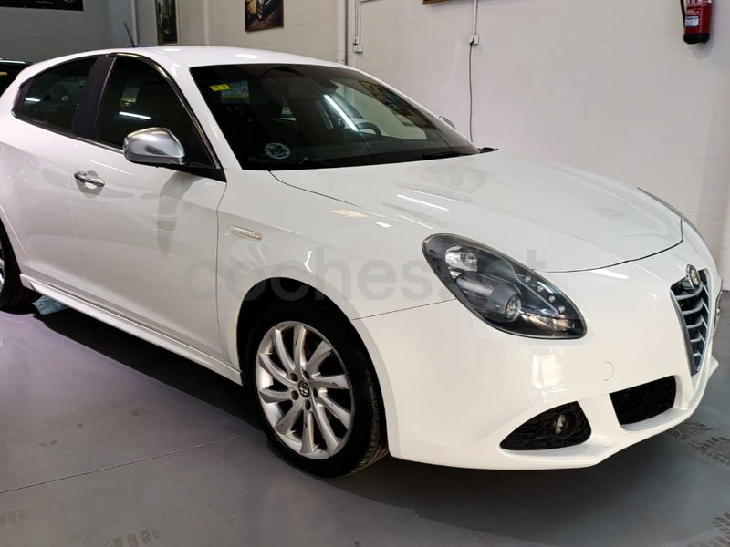 Alfa Romeo Giulietta 2011 — photo 3