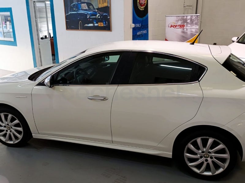 Alfa Romeo Giulietta 2011 — photo 5