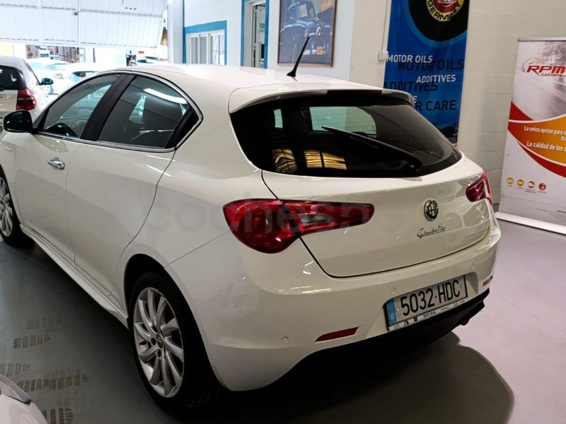 Alfa Romeo Giulietta 2011 — photo 7