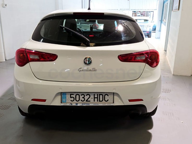 Alfa Romeo Giulietta 2011 — photo 8