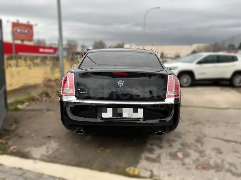 Lancia Thema 2012 — photo 8