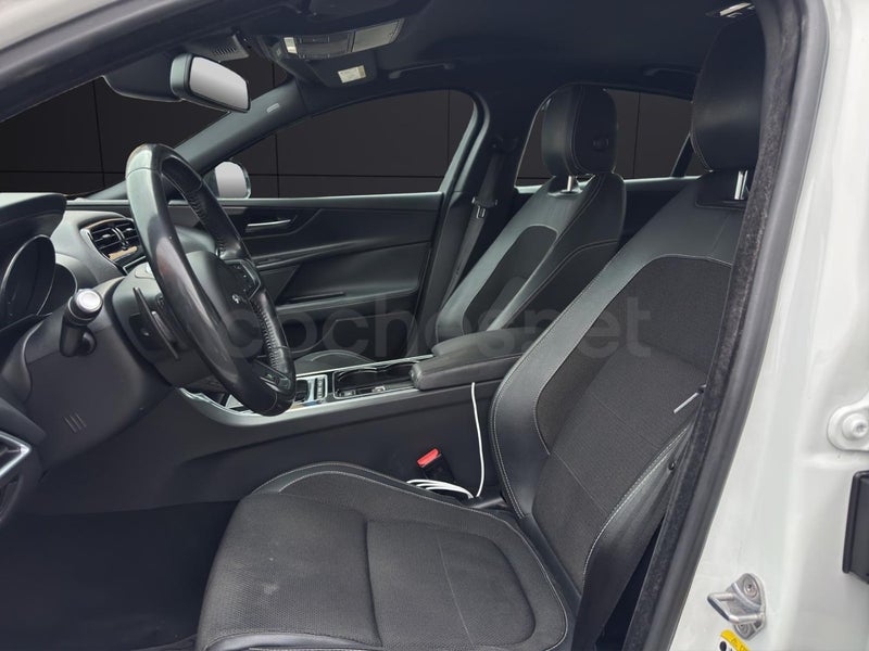 Jaguar Xe 2016 — photo 7