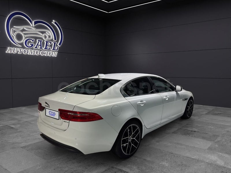 Jaguar Xe 2017 — photo 6