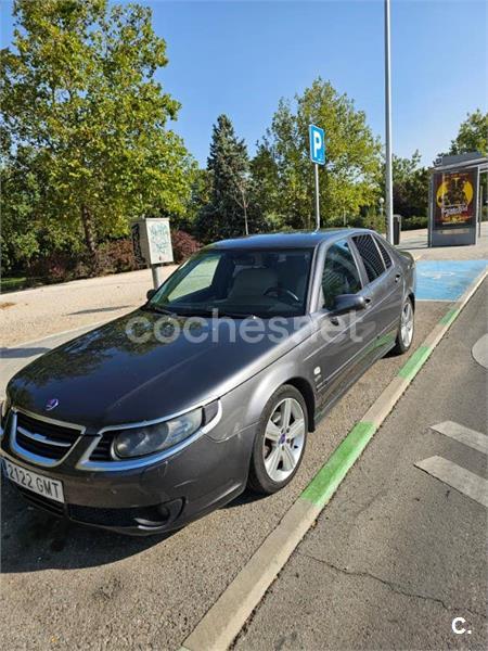 Saab 95 2010 — photo 2