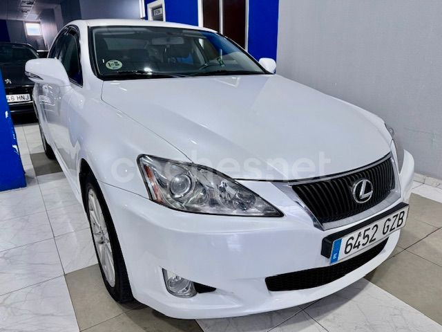 Lexus Is 2010 — photo 2