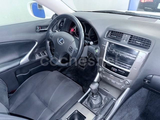 Lexus Is 2010 — photo 8