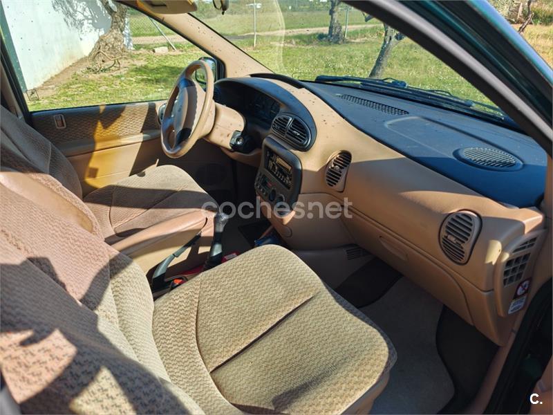 Chrysler Voyager 1998 — photo 4