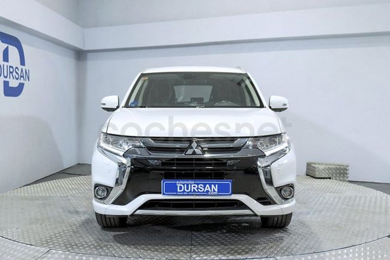 Mitsubishi Outlander 2016 — photo 2