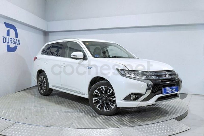 Mitsubishi Outlander 2016 — photo 3