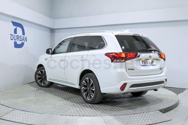 Mitsubishi Outlander 2016 — photo 4