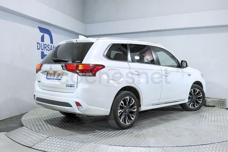 Mitsubishi Outlander 2016 — photo 5