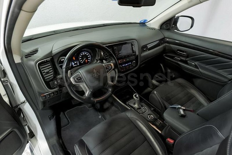 Mitsubishi Outlander 2016 — photo 6