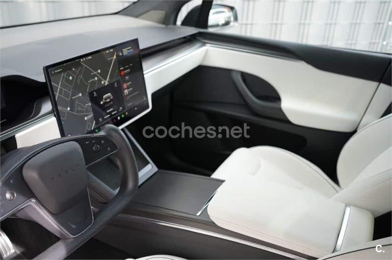 Tesla Model X 2022 — photo 2