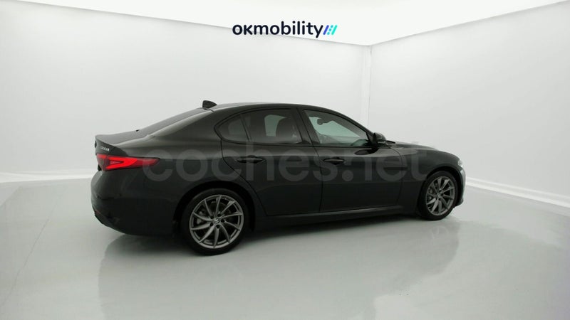 Alfa Romeo Giulia 2022 — photo 8