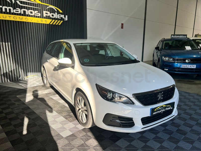 Peugeot 308 2021 — photo 8