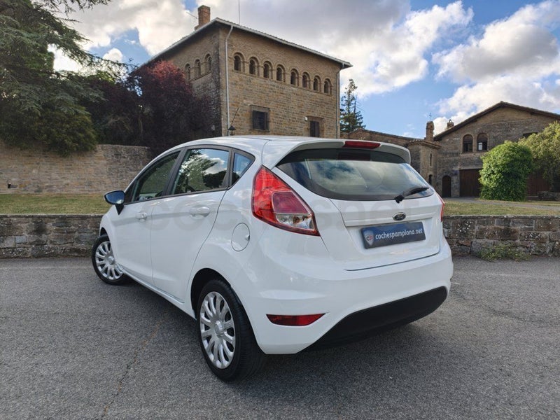Ford Fiesta 2015 — photo 2