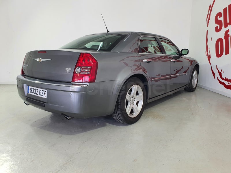 Chrysler 300c 2010 — photo 7