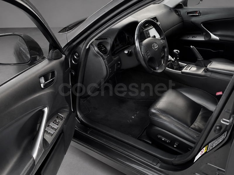 Lexus Is 2010 — photo 8