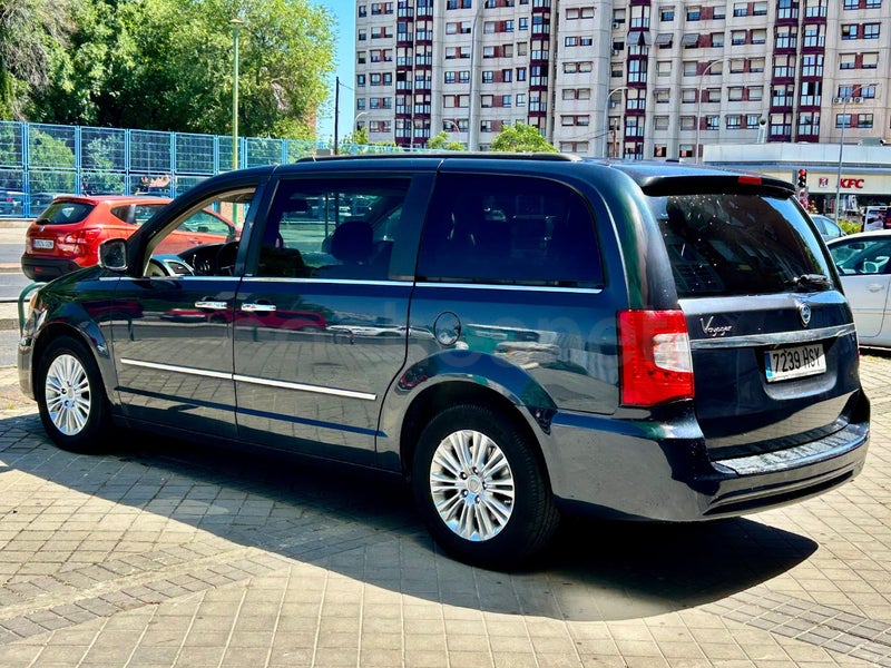 Lancia Voyager 2014 — photo 4