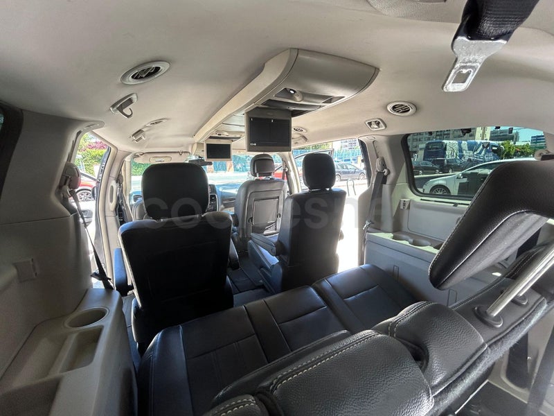 Lancia Voyager 2014 — photo 6