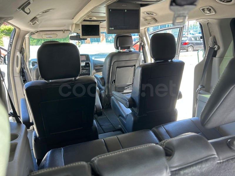 Lancia Voyager 2014 — photo 8