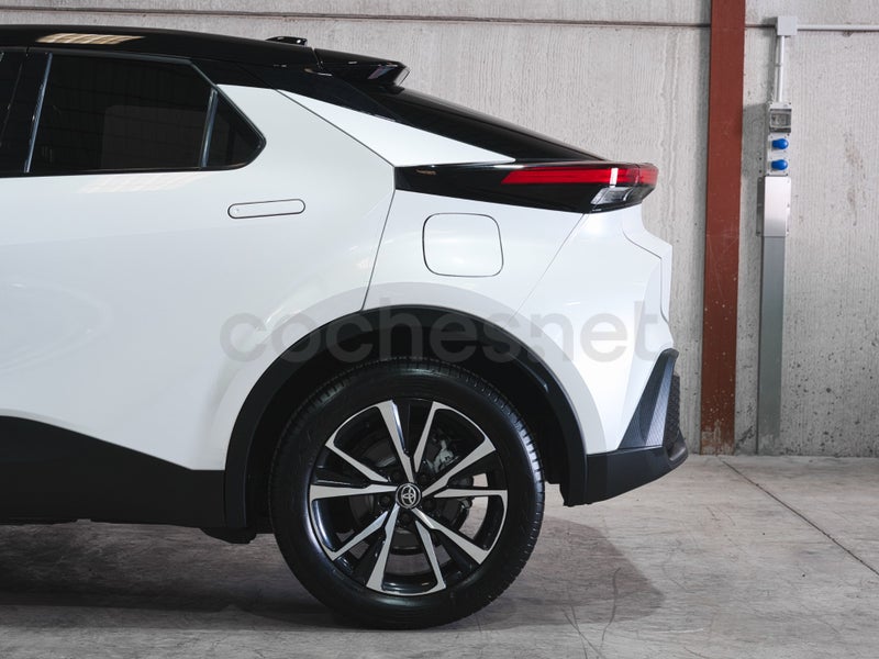 Toyota C-hr 2024 — photo 8