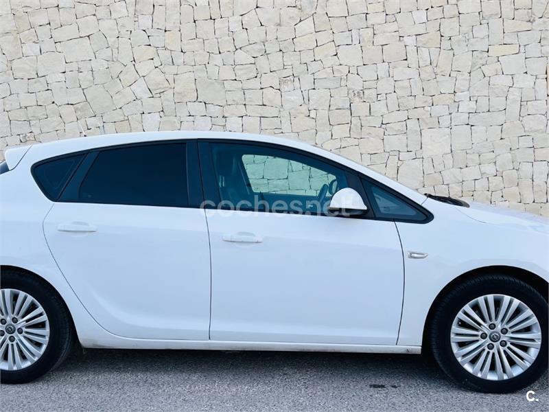 Opel Astra 2015 — photo 2